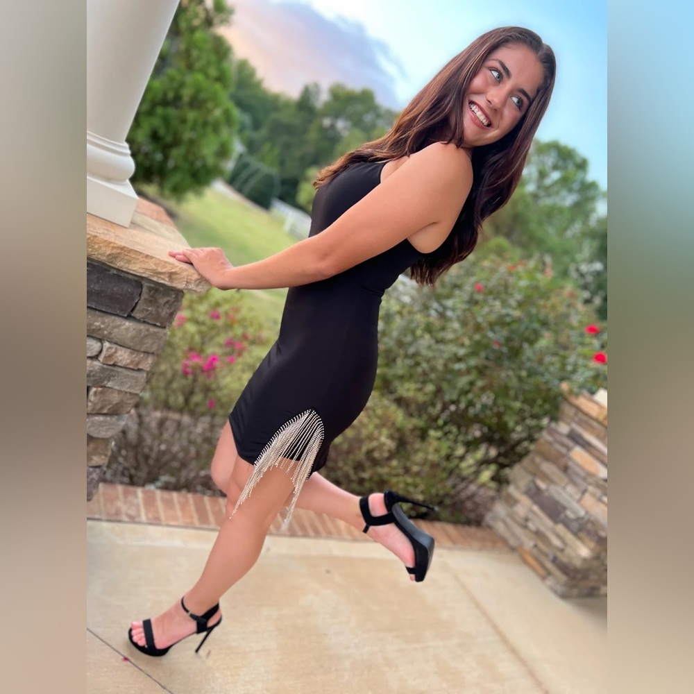 Gorgeous little black dress!!